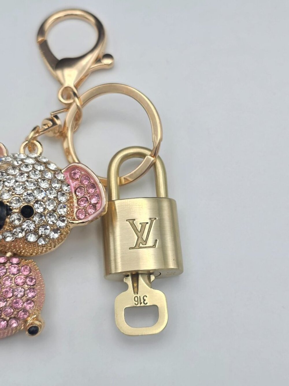 Authentic Louis Vuitton Gold Lock 🔒 Unbranded Elephant Keychain Bag Charm LV - Picture 7 of 9